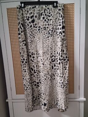 Bella Dahl Cream and Black Leopard Pull On Maxi Skirt